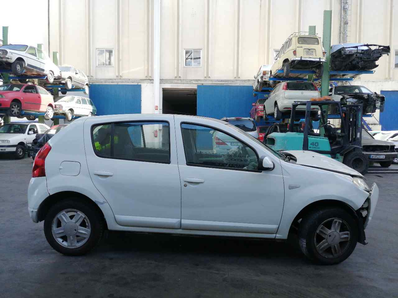 MERCEDES-BENZ Sandero 1 generation (2008-2012) Aizmugurējo kreiso durvju ārējais rokturis 5PUERTAS, 5PUERTAS+ 24129213