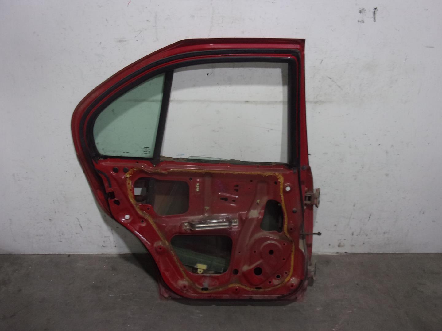 NISSAN Primera P10 (1990-1997) Rear Left Door ROJA, 4PUERTAS 24210285