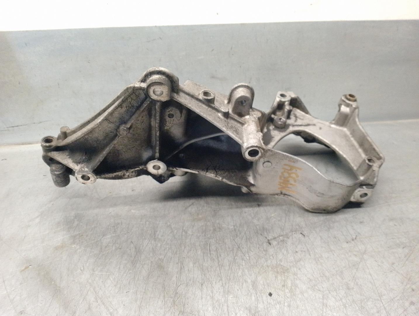 RENAULT Alternator bracket 8200016644 24197842