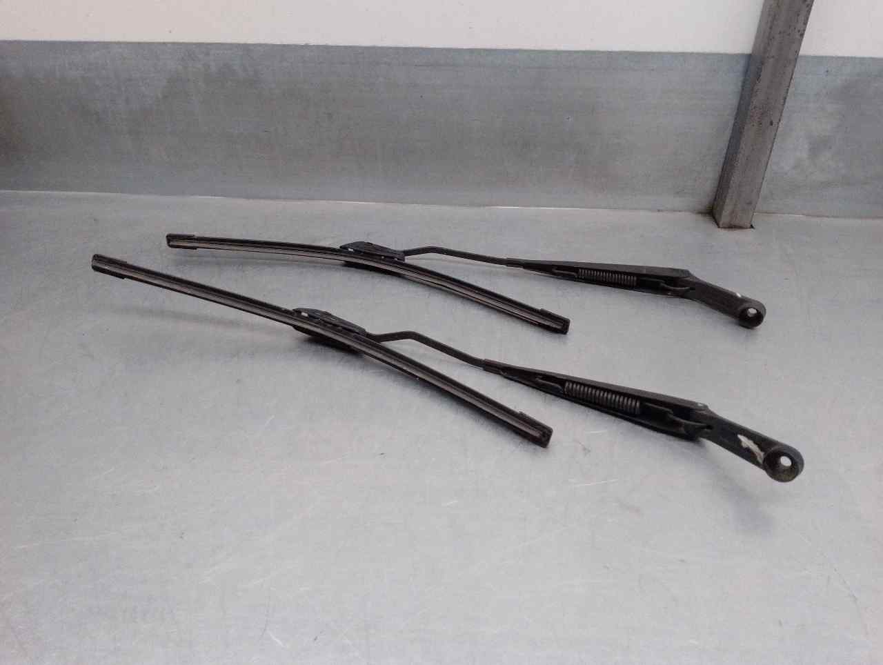 SUZUKI Grand Vitara 1 generation (1998-2006) Front Wiper Arms 3831065D00, 3833065D00 21722422