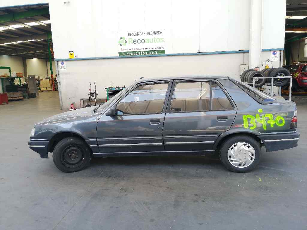 PEUGEOT 309 1 generation (1985-1993) Bagkofanger NEGROTEXTURADO,5PUERTAS,741166+ 19748951