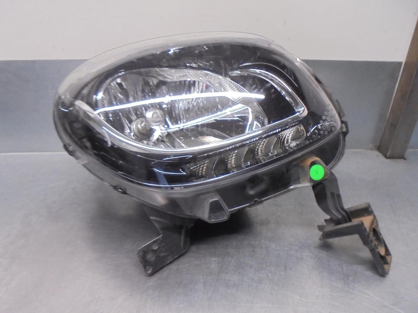 SMART Forfour 2 generation (2015-2023) Front Right Headlight A4539061301, 260107025R, VALEO 24158130