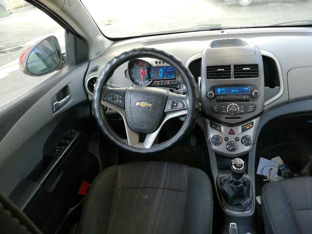 CHEVROLET Aveo T300 (2011-2020) Bal hátsó ajtó külső fogantyúja 19758035