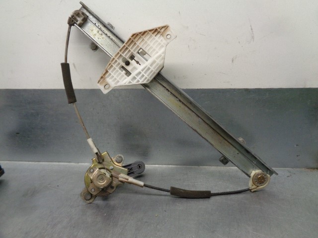 HYUNDAI Accent LC (1999-2013) Front Right Door Window Regulator 8240225000, MANUAL, 5PUERTAS 19799751