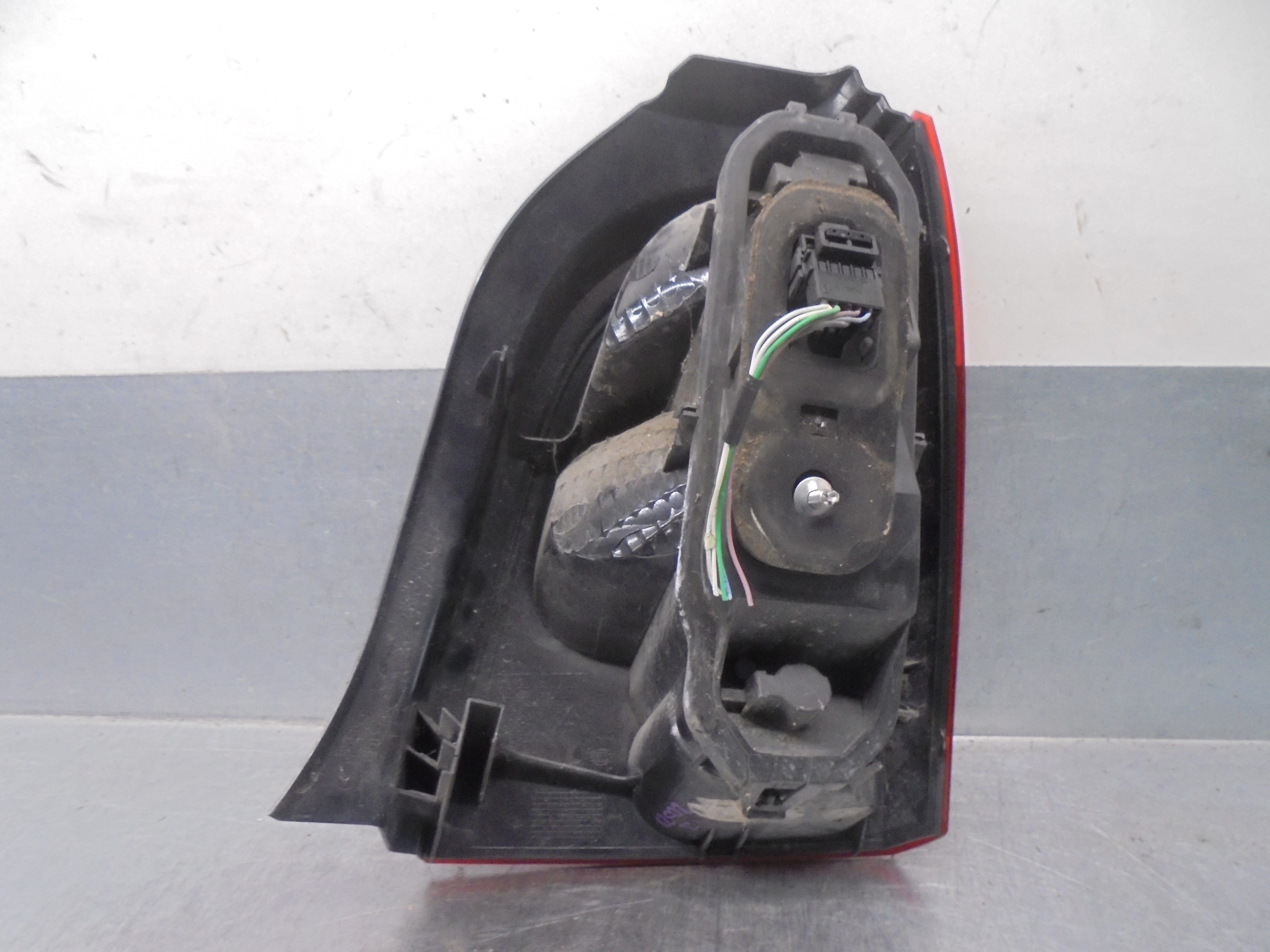 Pisca tras esquerdo K9KP8 8200387888 de Renault Twingo ii (cn0_) 2007-0 75 CV con 140786 km - pieza usada
