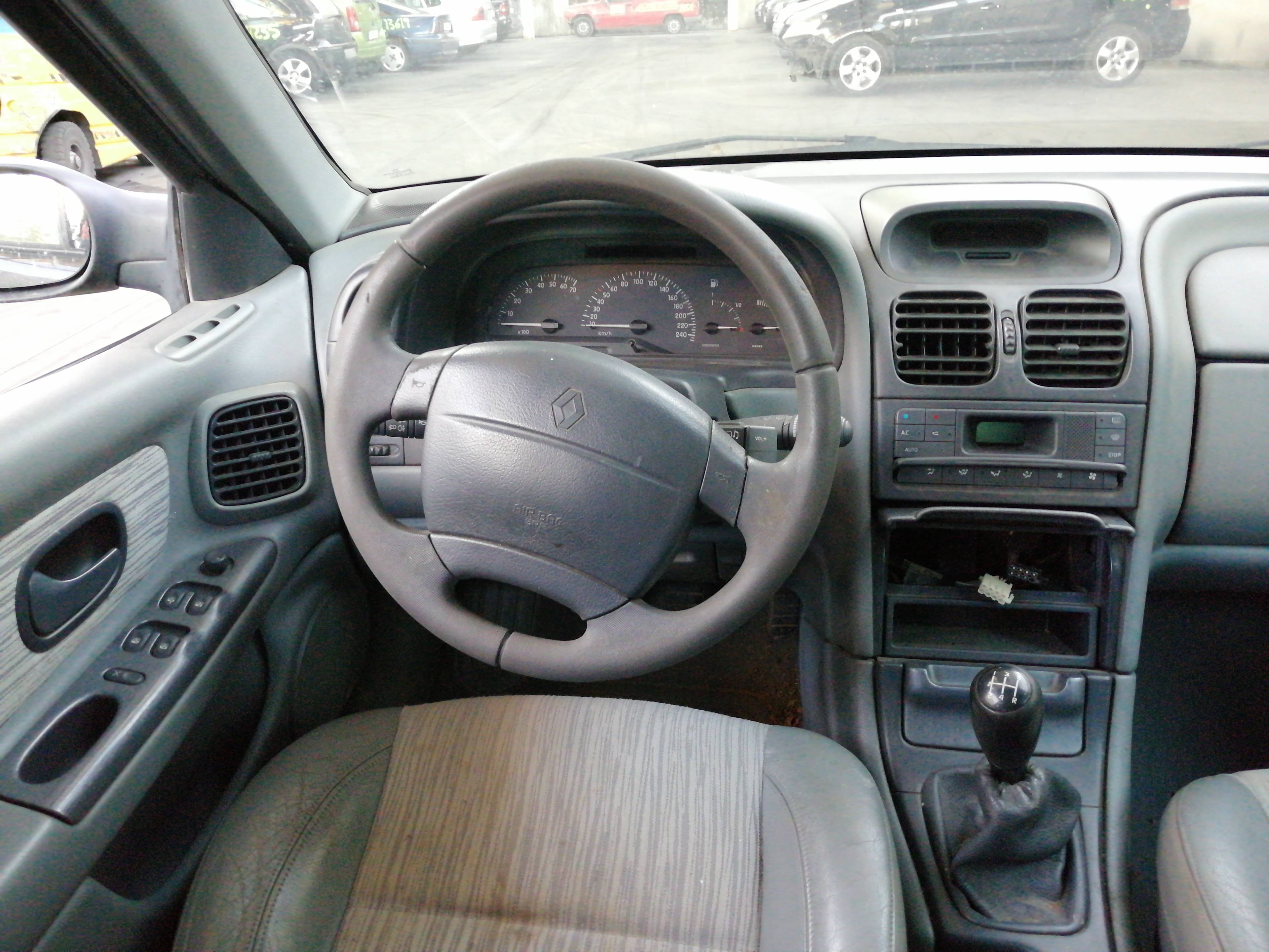 NISSAN Laguna 1 generation (1993-2001) Dzinēja cilindra galva 7700111609,7711497320+ 19776307