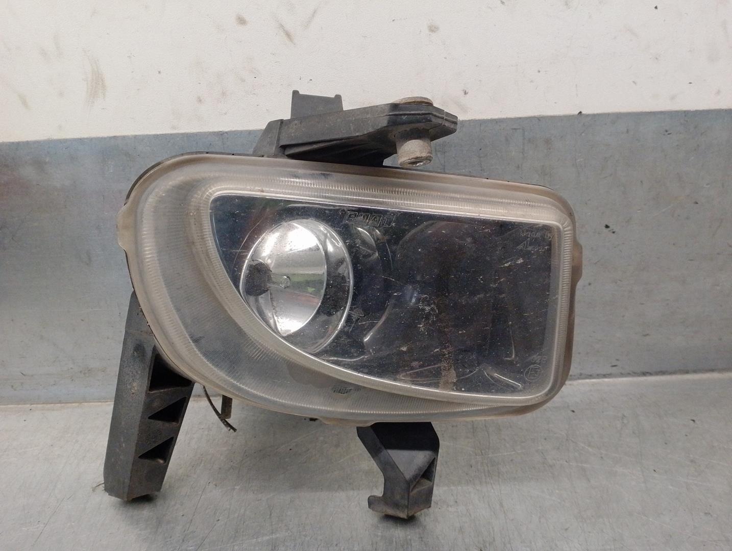 FIAT Grande Punto 1 generation (2006-2008) Front Right Fog Light 51782368 21719808