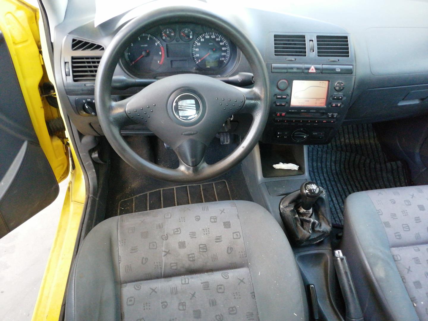 SEAT Ibiza 2 generation (1993-2002) Priekinės kairės durys 6K3831051C, AMARILLAROTULADA, 3PUERTAS 24174644