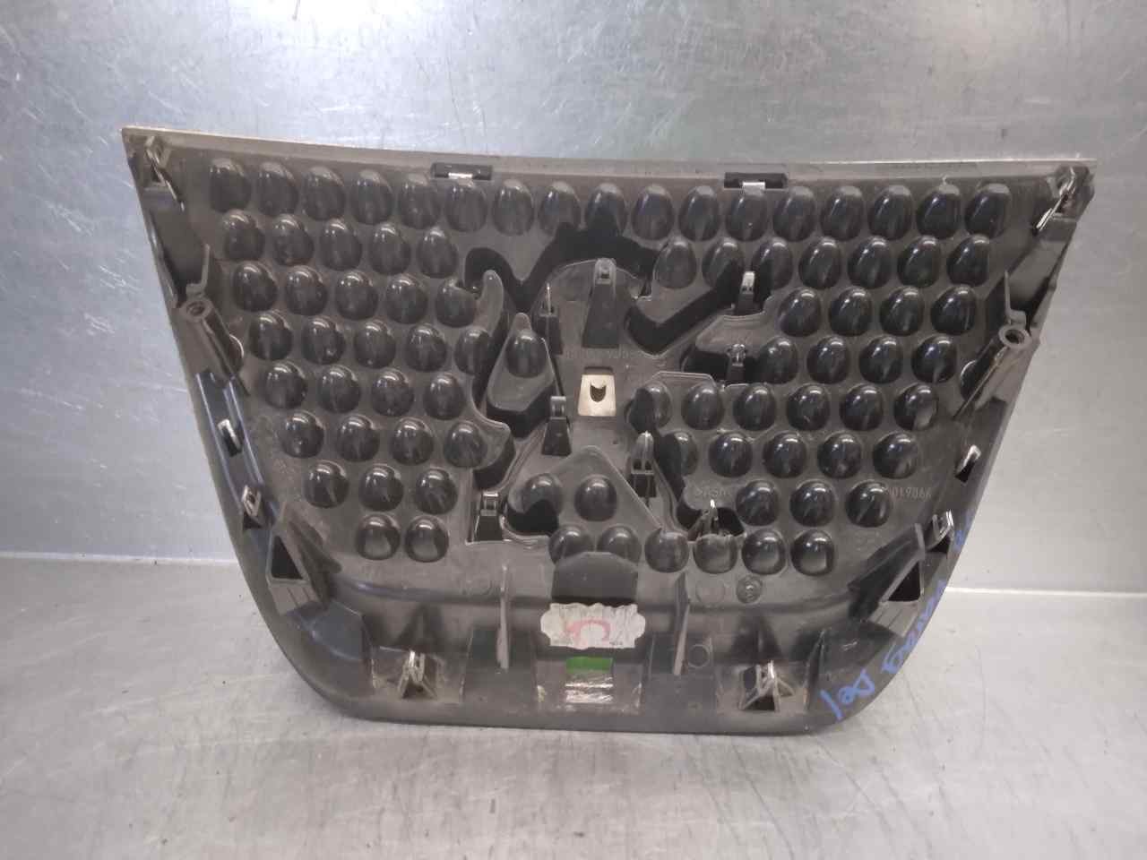Grille gauche capot 9HR 9685973077 de Peugeot 3008 monospace (0u_) 2009-2016 112 CV con 1 km - pieza usada