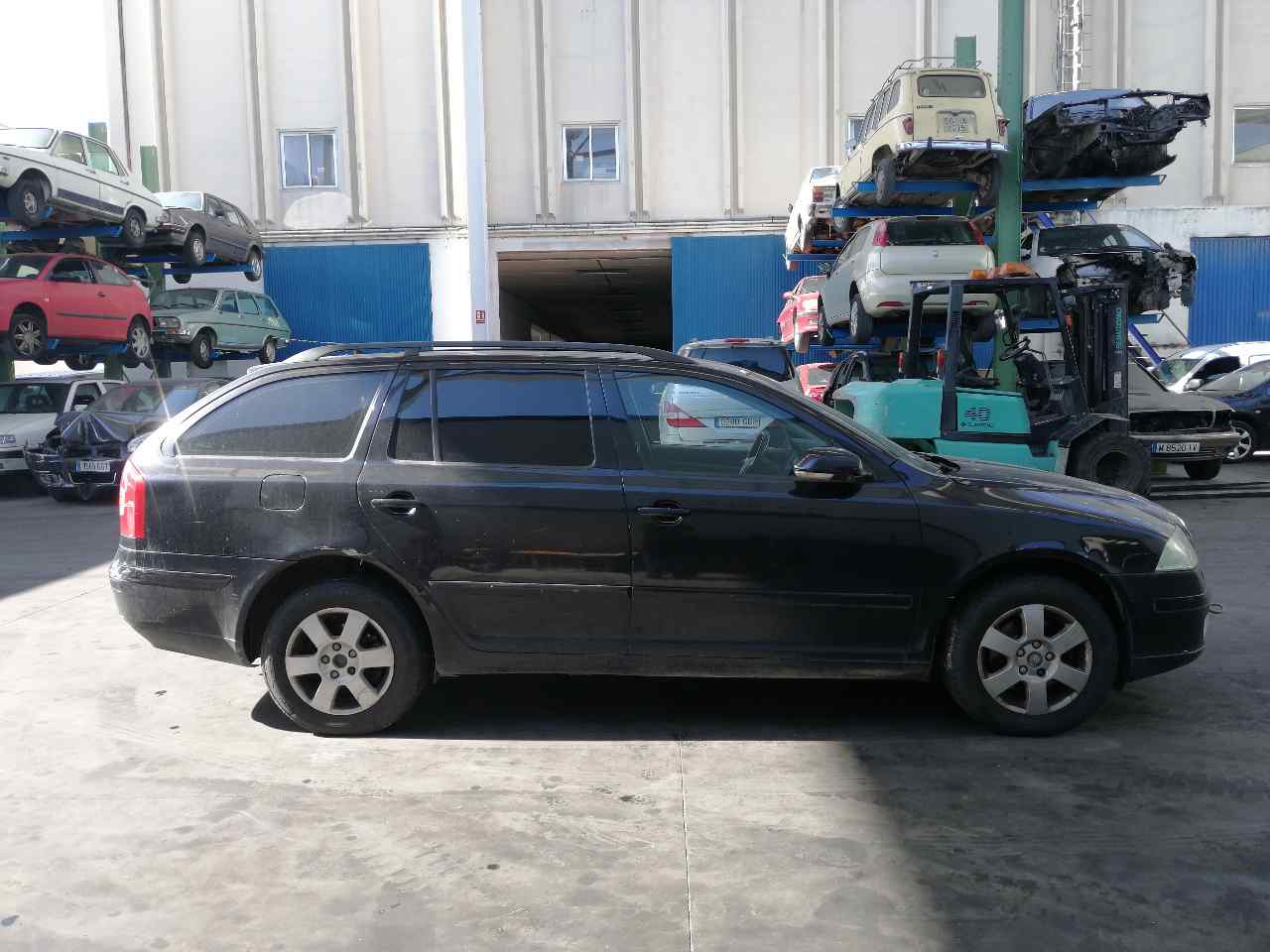 SKODA Octavia 2 generation (2004-2013) Преден ляв калник NEGRA, 1Z0821105A+ 19813270