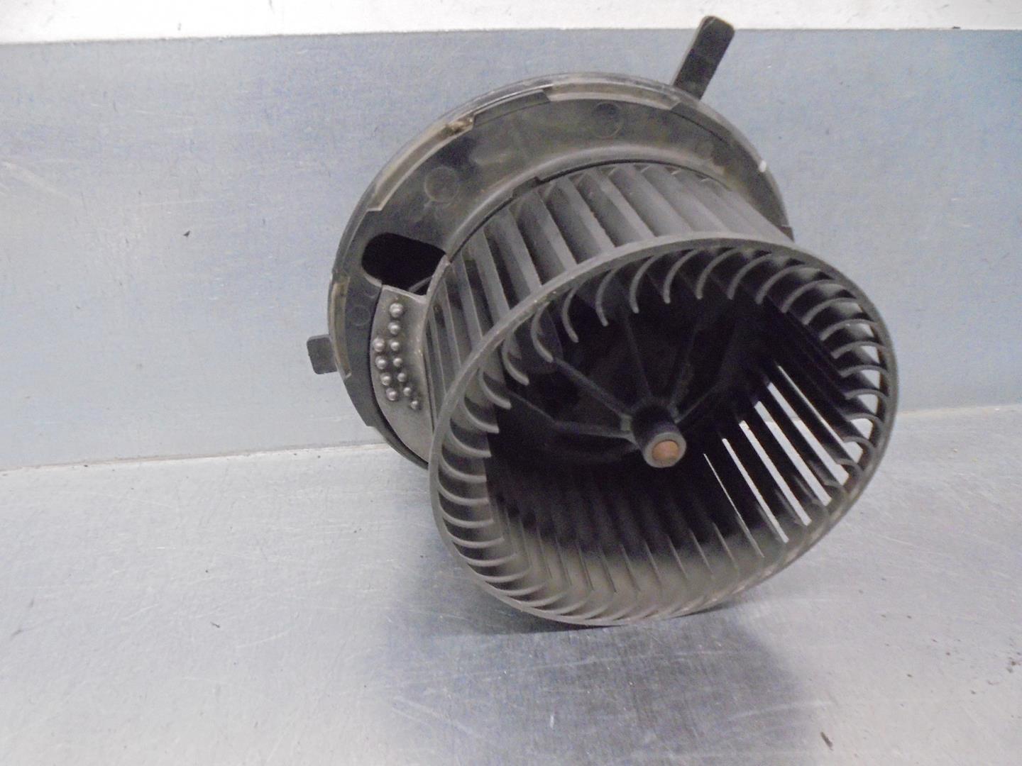 SEAT Toledo 3 generation (2004-2010) Sildītāja ventilators 1K1820015C, F983228M, VALEO 24208935