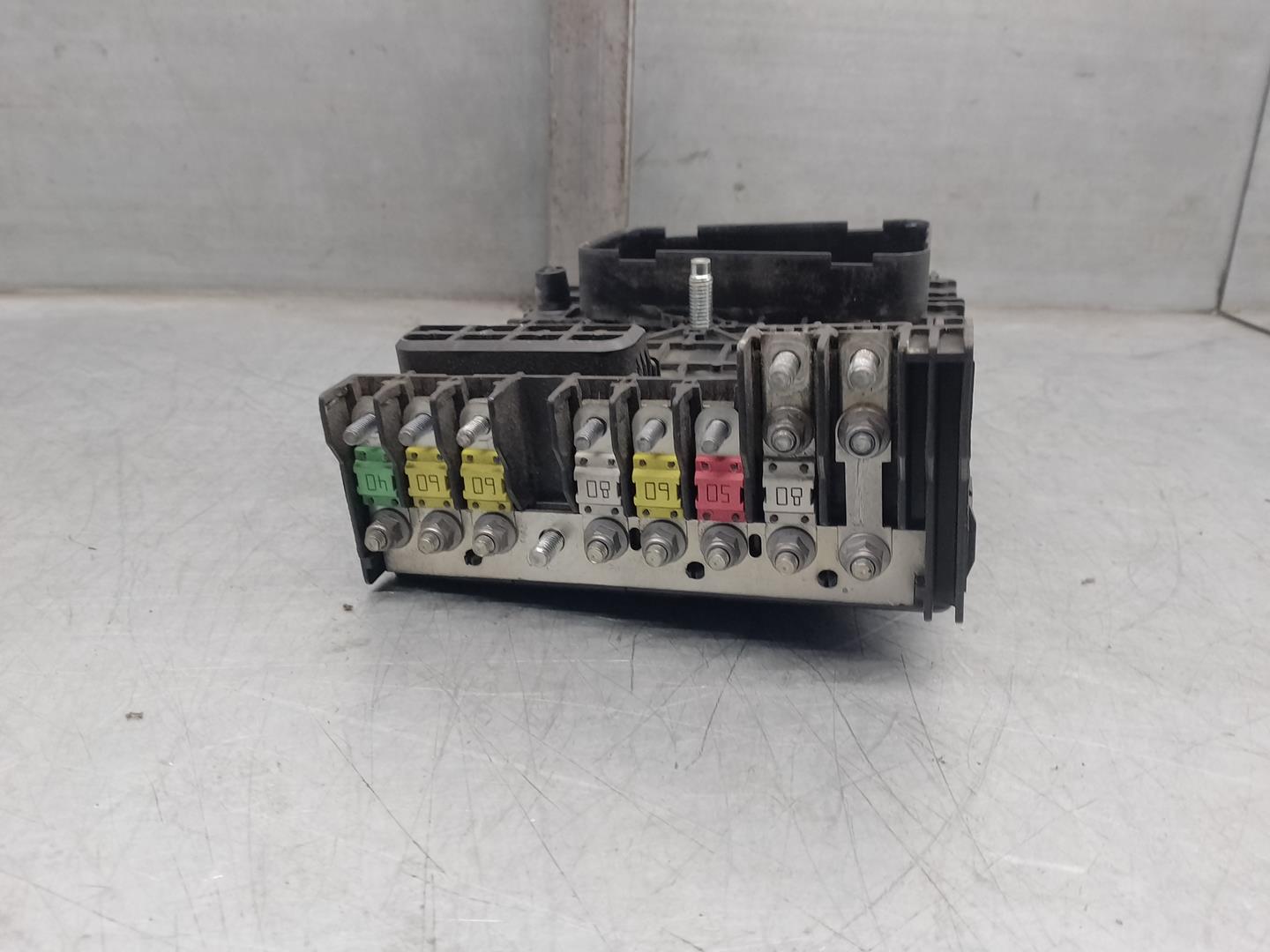 VOLKSWAGEN Passat Variant 1 generation (2010-2024) Fuse Box 3C0937125 24202887