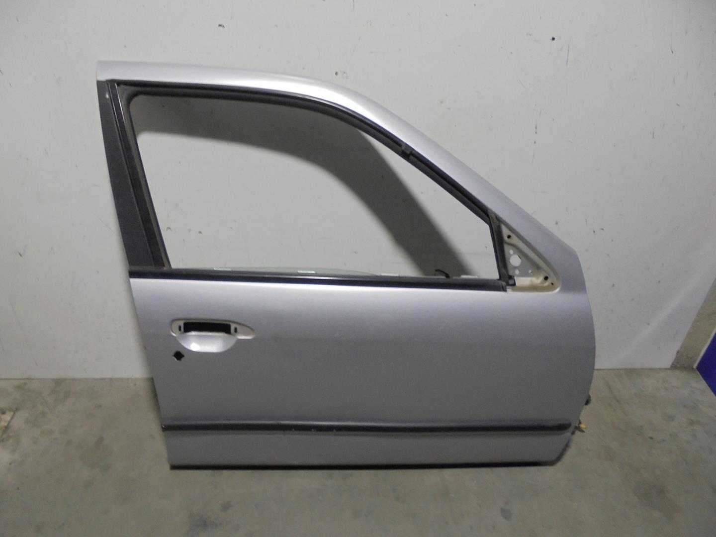 NISSAN Primera P11 (1996-2002) Høyre foran dør GRIS, 5PUERTAS 19769644