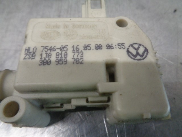 VOLKSWAGEN Bora 1 generation (1998-2005) Fuel Tank Cover Lock 1J0810773 19832266