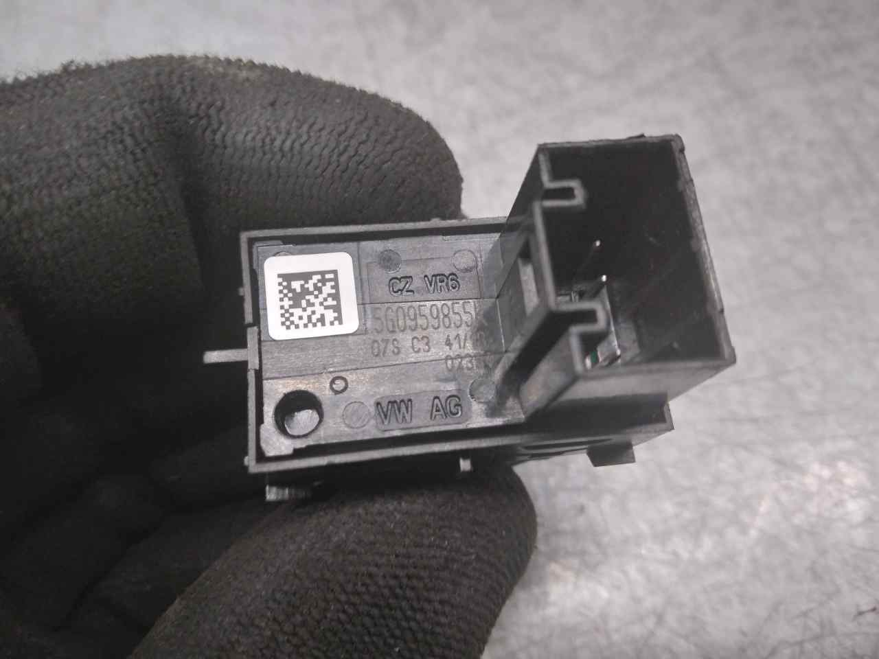 SKODA Karoq 1 generation (2017-2024) Front Right Door Window Switch 5G0959855K 24131495