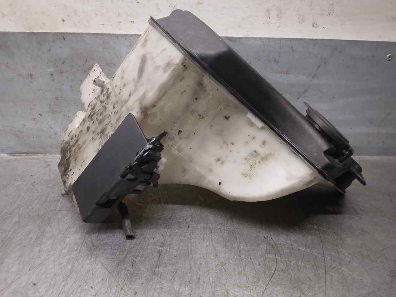 BMW 3 Series E46 (1997-2006) Window Washer Tank 61667007970, 61667007970 23757129