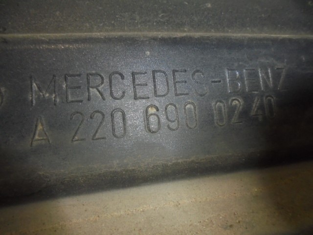 MERCEDES-BENZ S-Class W220 (1998-2005) Citas virsbūves detaļas A2206900240, AZUL, DERECHA 19802884