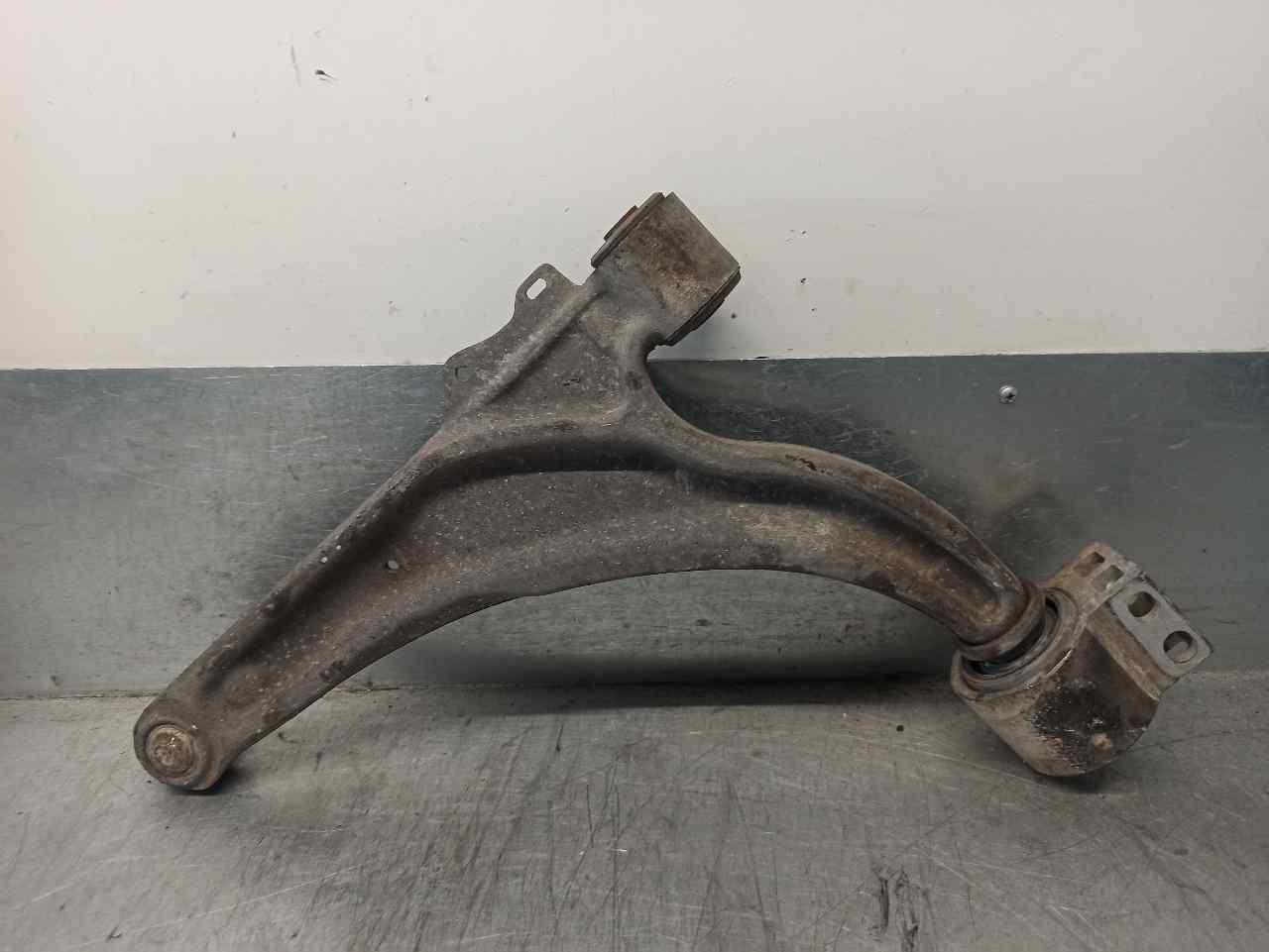 CHEVROLET Cruze 1 generation (2009-2015) Front Right Arm 19804602