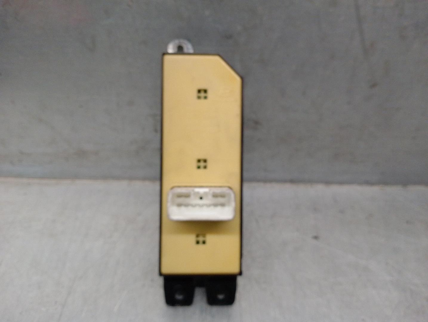 MERCEDES-BENZ Santa Fe SM (2000-2013) Кнопка стеклоподъемника передней левой двери 9357026100, 9357026000, DECO 20801109