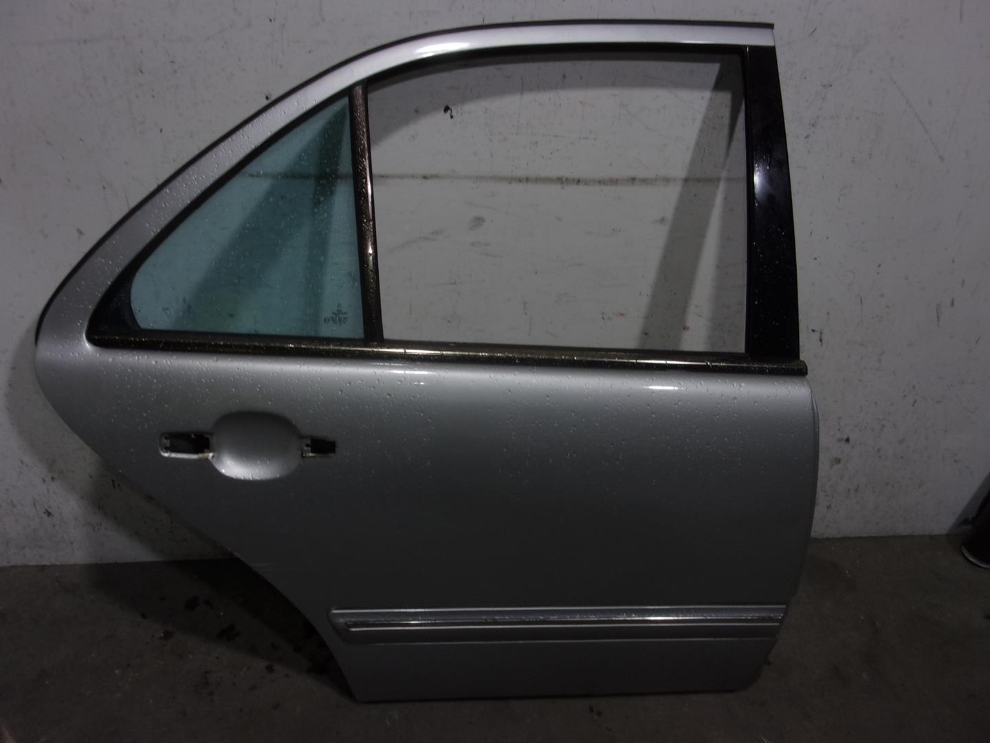 MERCEDES-BENZ E-Class W210 (1995-2002) Ușa spate dreapta A2107302405,GRIS,4PUERTAS 24160255