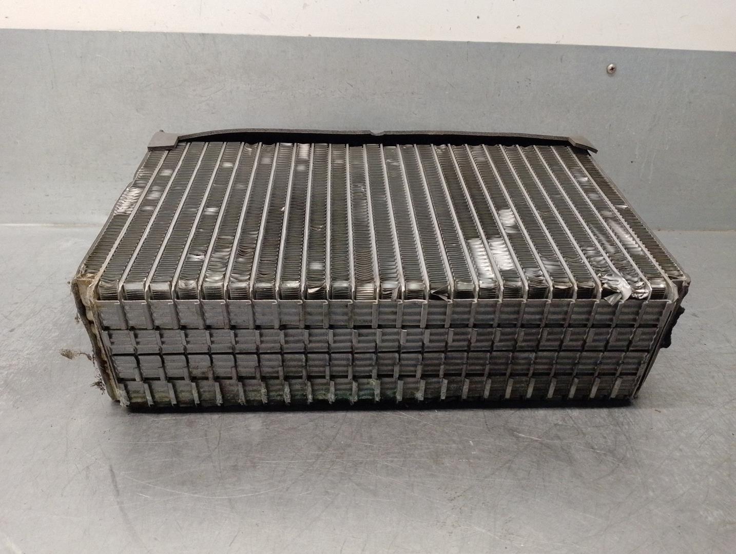 AUDI A8 D2/4D (1994-2002) Aušinimo radiatorius 4D0820103 24190499