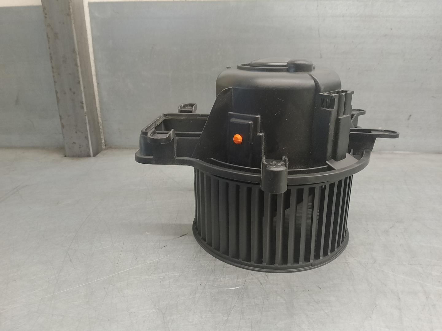 PEUGEOT 5008 1 generation (2009-2016) Heater Blower Fan T3953001, T3953001, BEHR 24205028