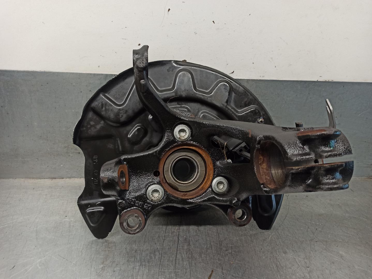 SEAT Alhambra 2 generation (2010-2021) Front Left Wheel Hub 5Q0407255R 24171602