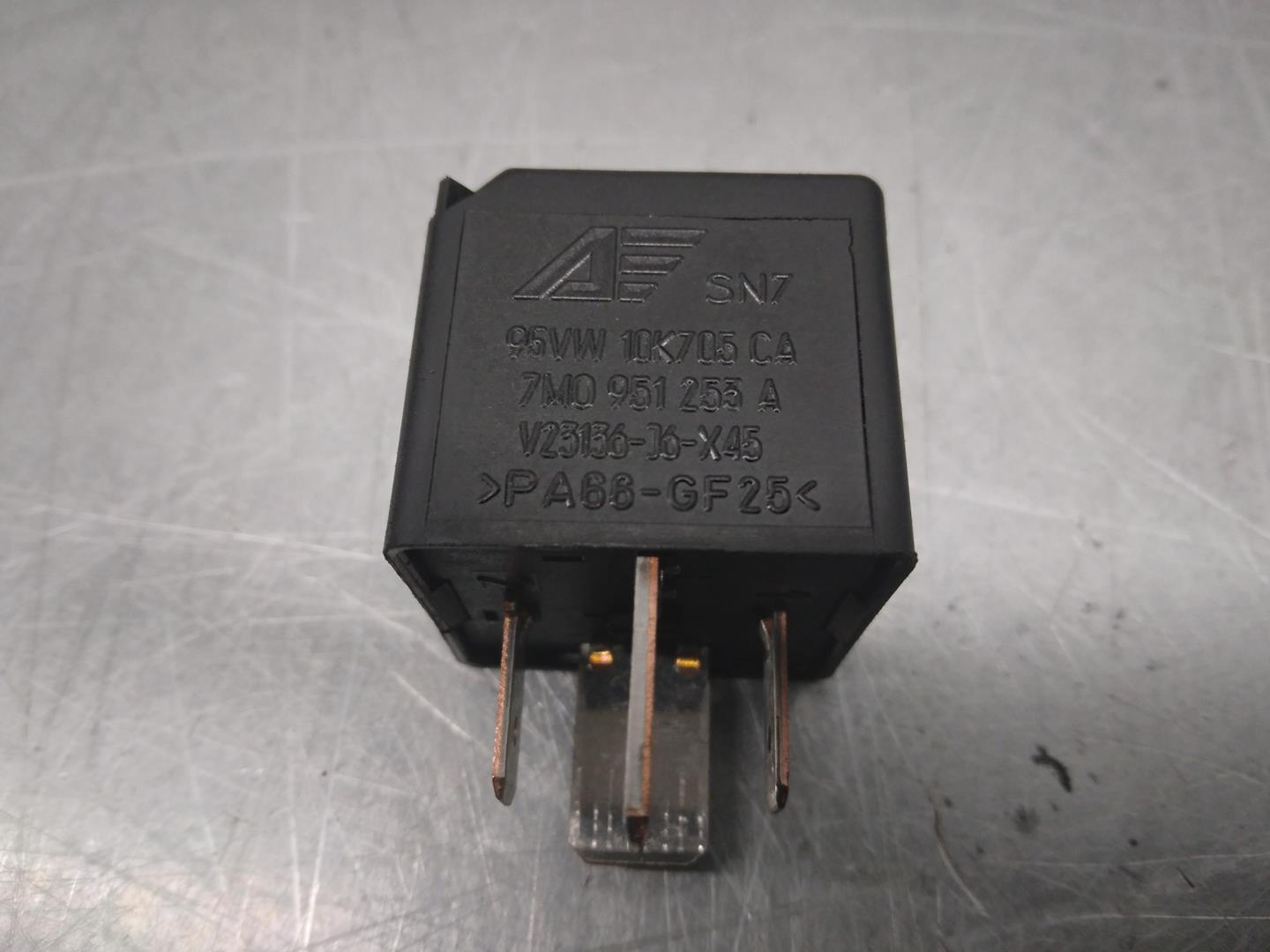 SEAT Cordoba 2 generation (1999-2009) Relays 7M0951253A 21692664