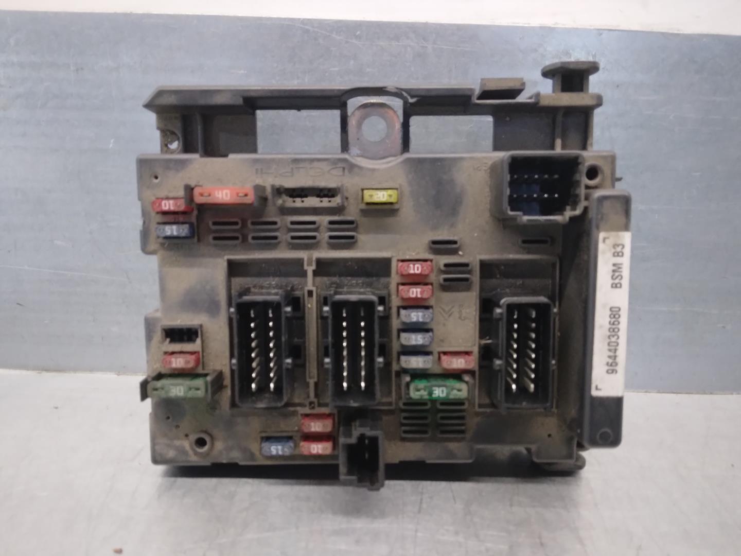 PEUGEOT 307 1 generation (2001-2008) Fuse Box 9644038680, 13227627, DELPHI 21730200