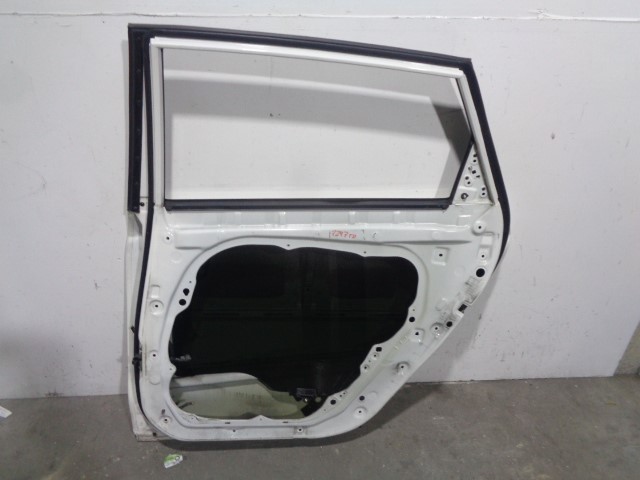 KIA Carens 3 generation (RP) (2013-2019) Rear Right Door 77004A4000, BLANCAROTULADA, 5PUERTAS 19867087