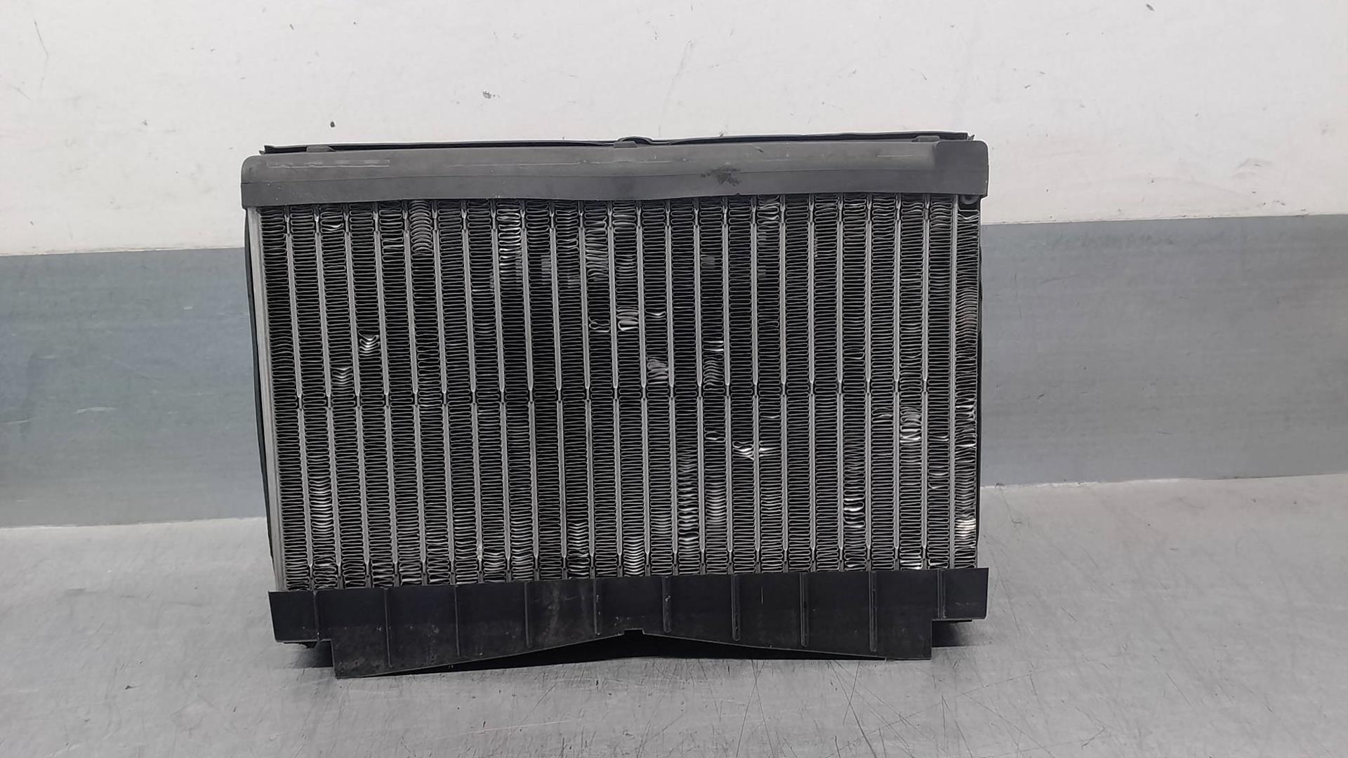 AUDI A8 D3/4E (2002-2010) Охлаждающий радиатор 4E0820103A 23758076