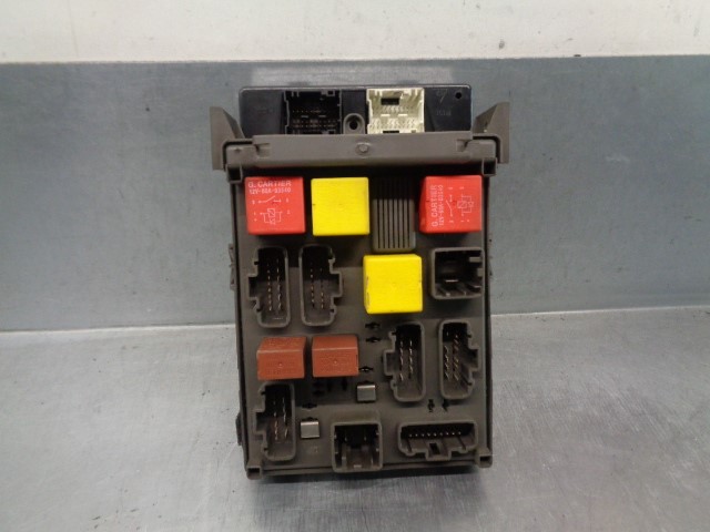 RENAULT Espace 4 generation (2002-2014) Fuse Box 8200315957, 8200316856 19901853