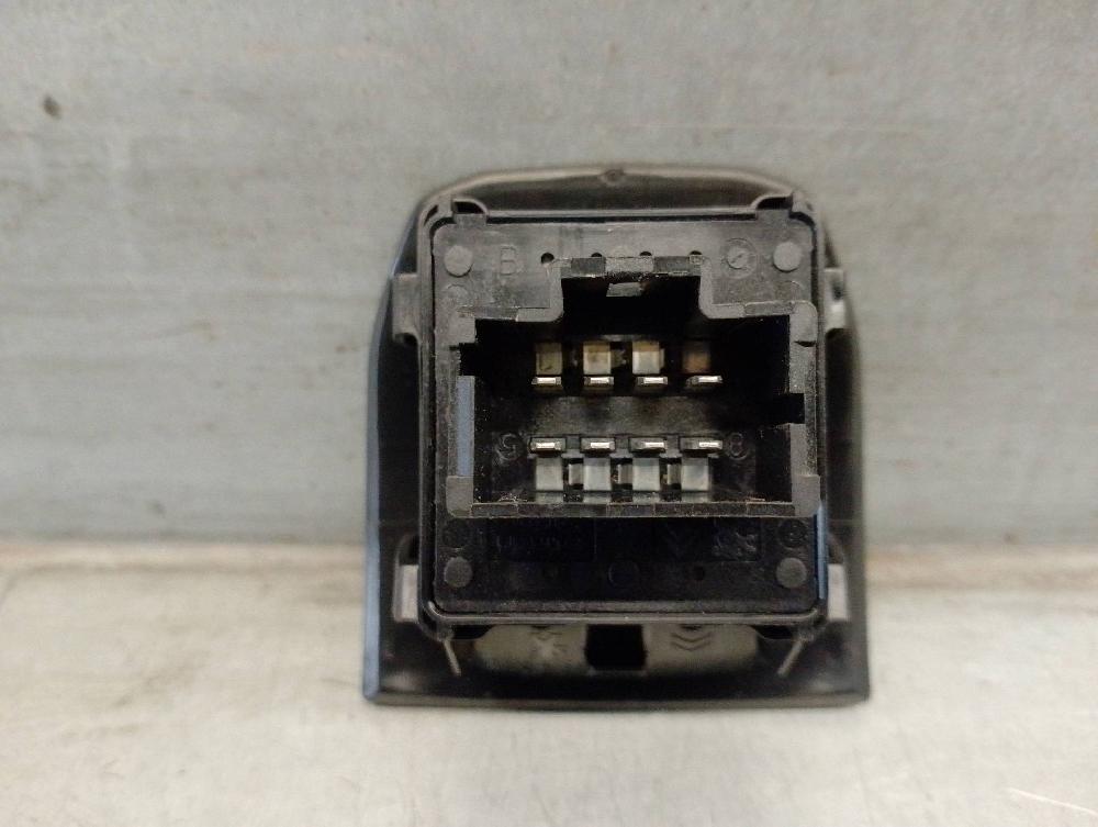 Rear window control panel rh 9H06 9674559377 de Citroen C-elysee (dd_) 2014-0 92 CV con 269000 km - pieza usada