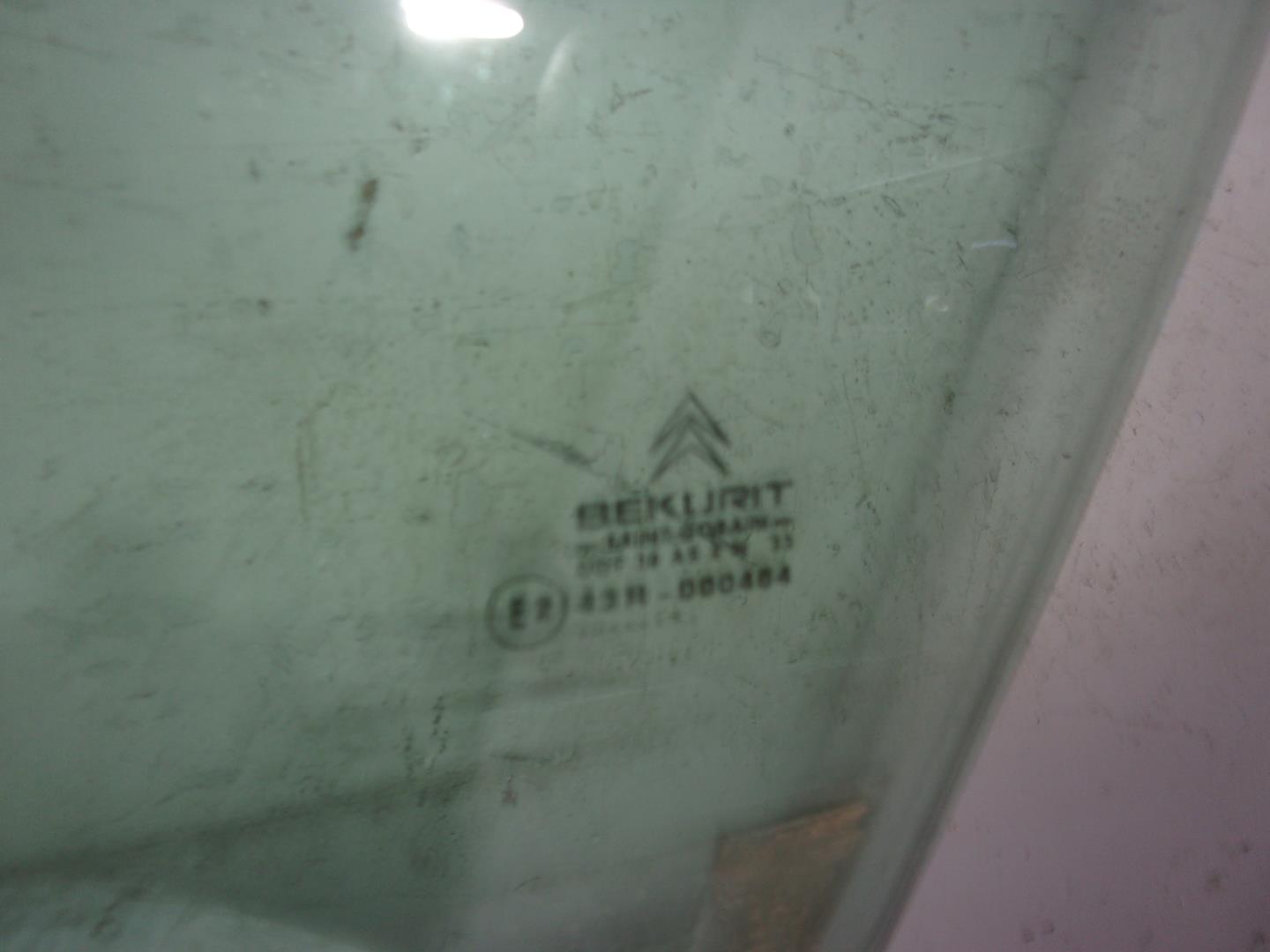 KIA Cee'd 1 generation (2007-2012) Priekinė kairė fortkutė (mažasis stiklas) 24207060