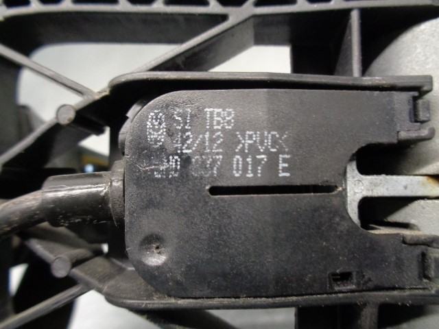 VOLKSWAGEN Golf 7 generation (2012-2024) Bal hátsó ajtó külső fogantyúja 5G0837206P+ 19782778