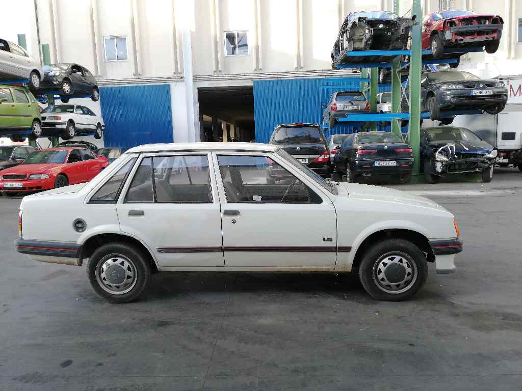 OPEL Corsa A (1982-1993) Бампер задний 4PUERTAS 19742577