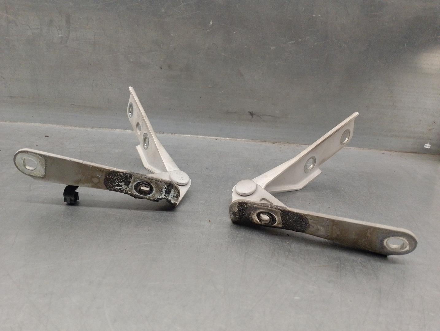 SEAT Leon 1 generation (1999-2005) Front Right Bonnet Hinge 6L0823301A, 6L0823302A 24211020