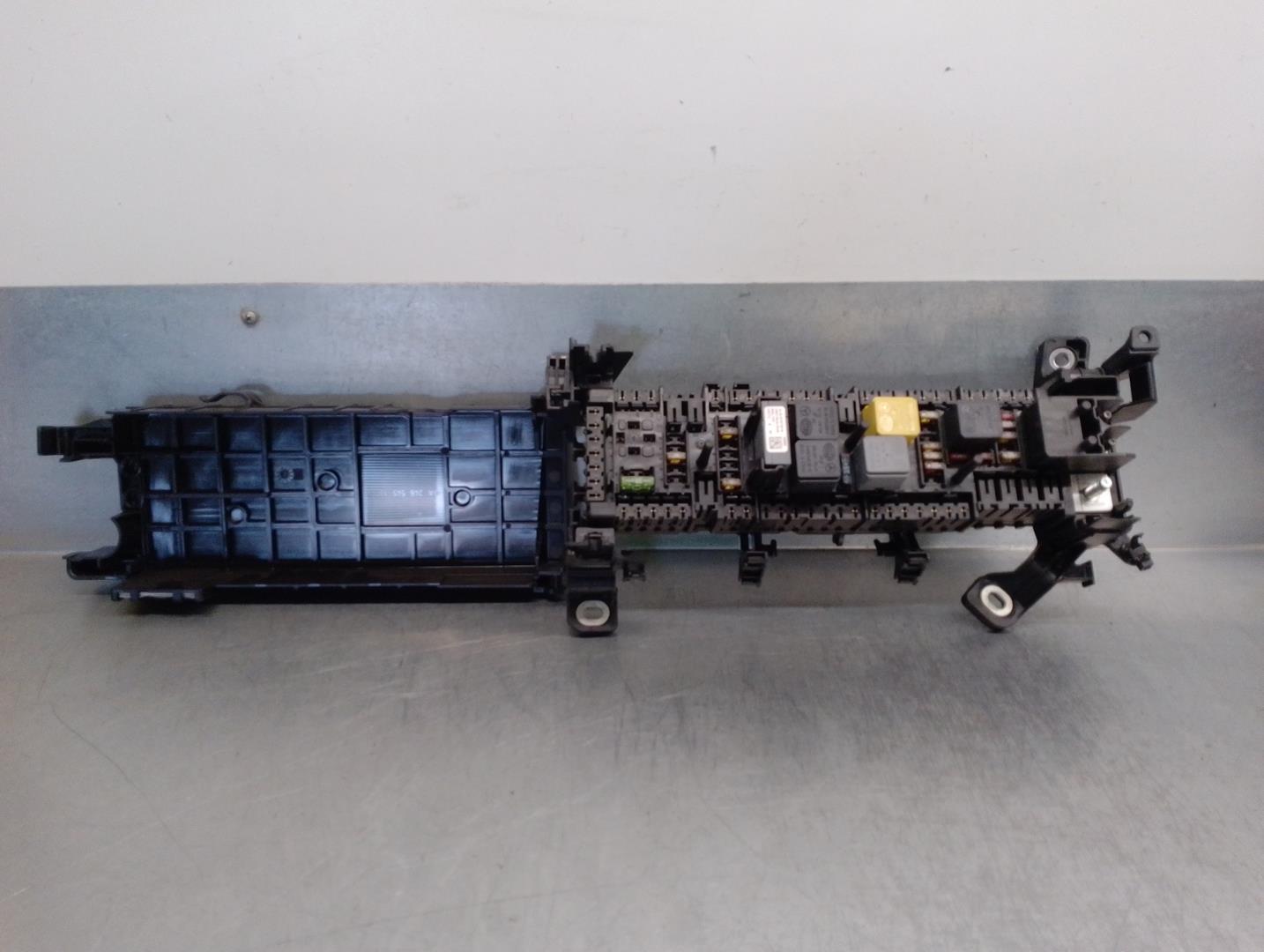 MERCEDES-BENZ B-Class W246 (2011-2020) Fuse Box A2465400240 20994722