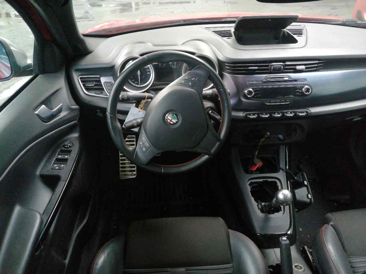 ALFA ROMEO Giulietta 940 (2010-2020) Galinių dešinių durų langų pakėlimo mygtukas 156094790 19860440