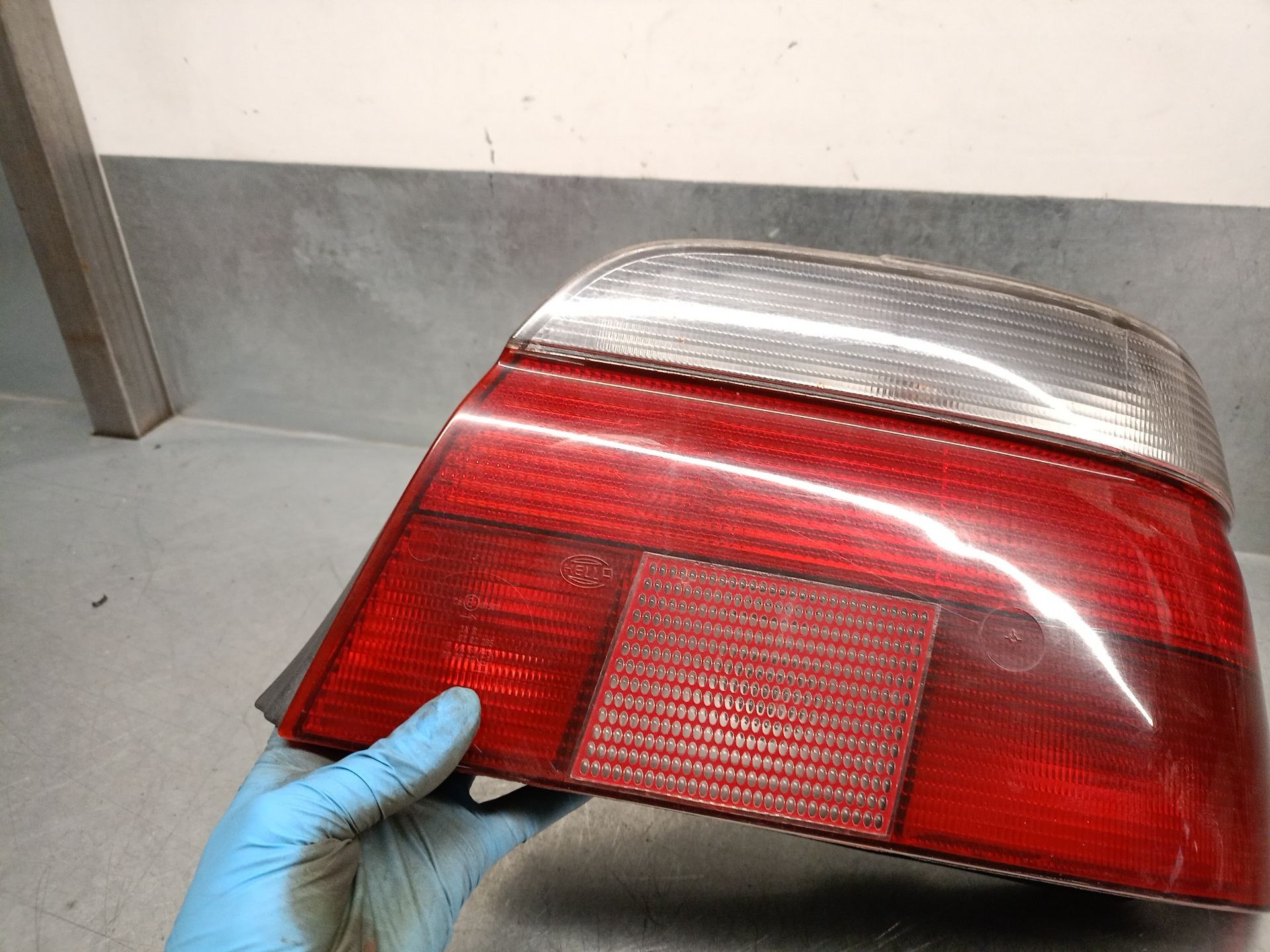 Pisca tras direito 256T1 63218363558 de Bmw 5 (e39) 2000-2003 143 CV - pieza usada
