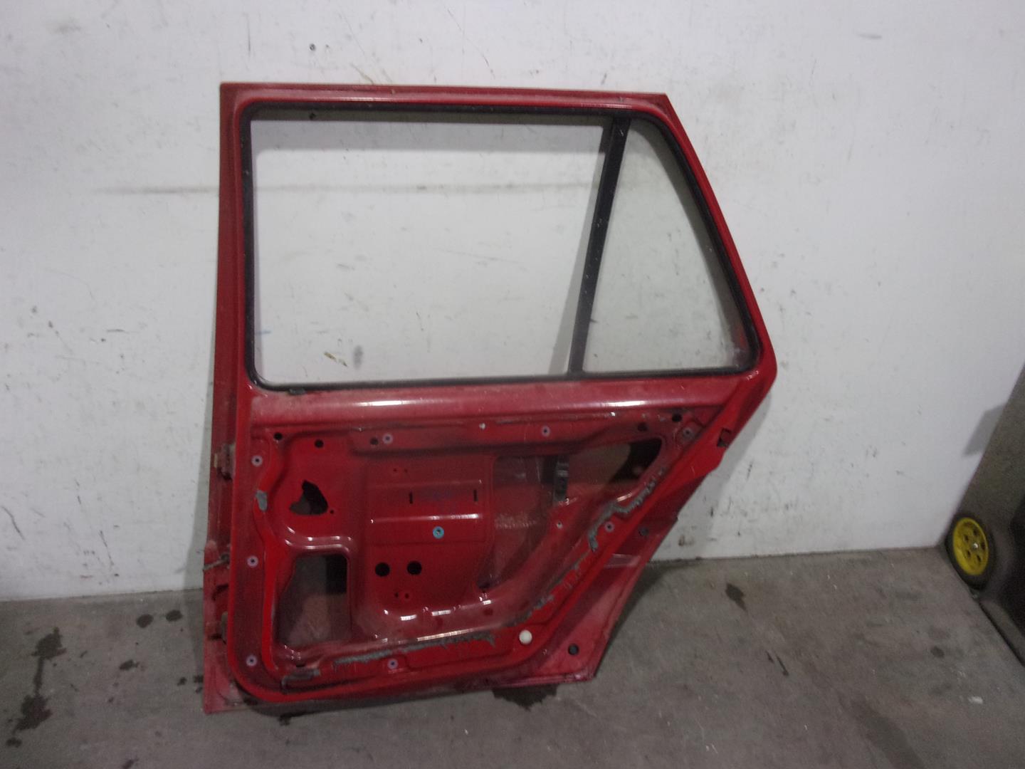 RENAULT P10 (1990-1997) Rear Right Door 7751640299, ROJA, 5PUERTAS 24206610