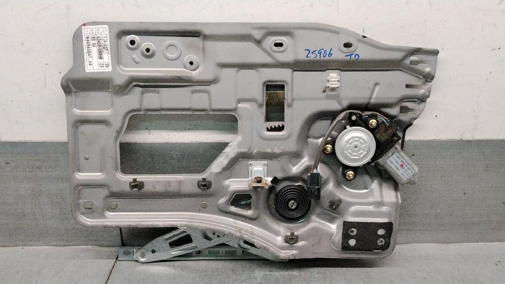 Elevalunas trasero derecho D4EA 8348026030 de Hyundai Santa fé i (sm) 2001-2006 113 CV con 222000 km