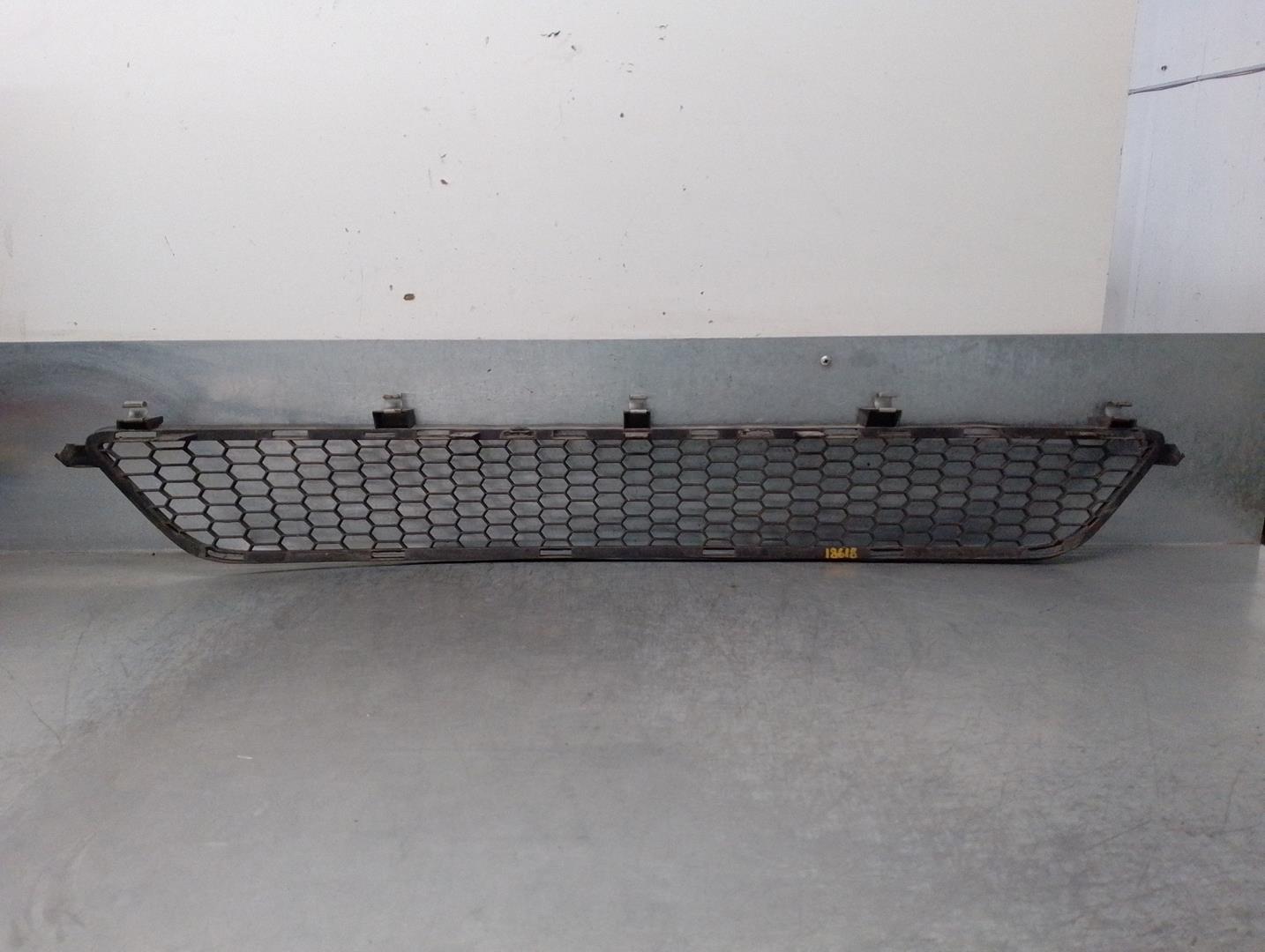 LEXUS IS XE20 (2005-2013) Front Bumper Lower Grill 5311253010, CENTRAL, 4PUERTAS 21733920