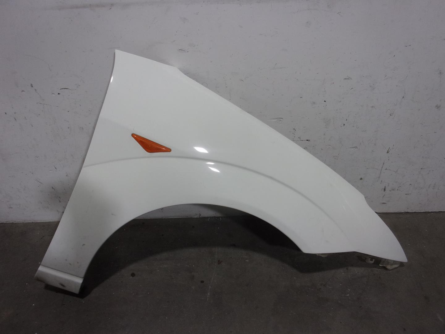FORD Focus 1 generation (1998-2010) Front Right Fender 1350731, BLANCA 24550568