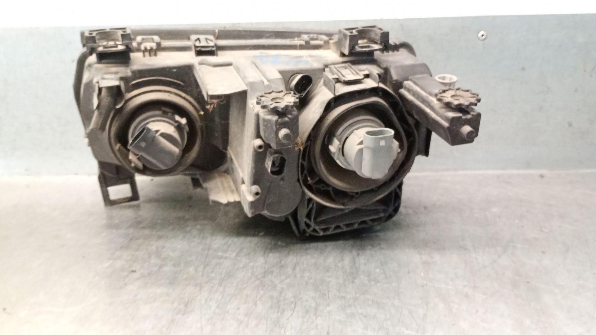 Faro derecho N46B18A 63126901970 de Bmw 3 compact (e46) 2001-2005 115 CV con 198000 km - pieza usada