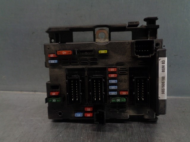 PEUGEOT 206 1 generation (1998-2009) Fuse Box 9657608780, 67371557, BSM 19894552