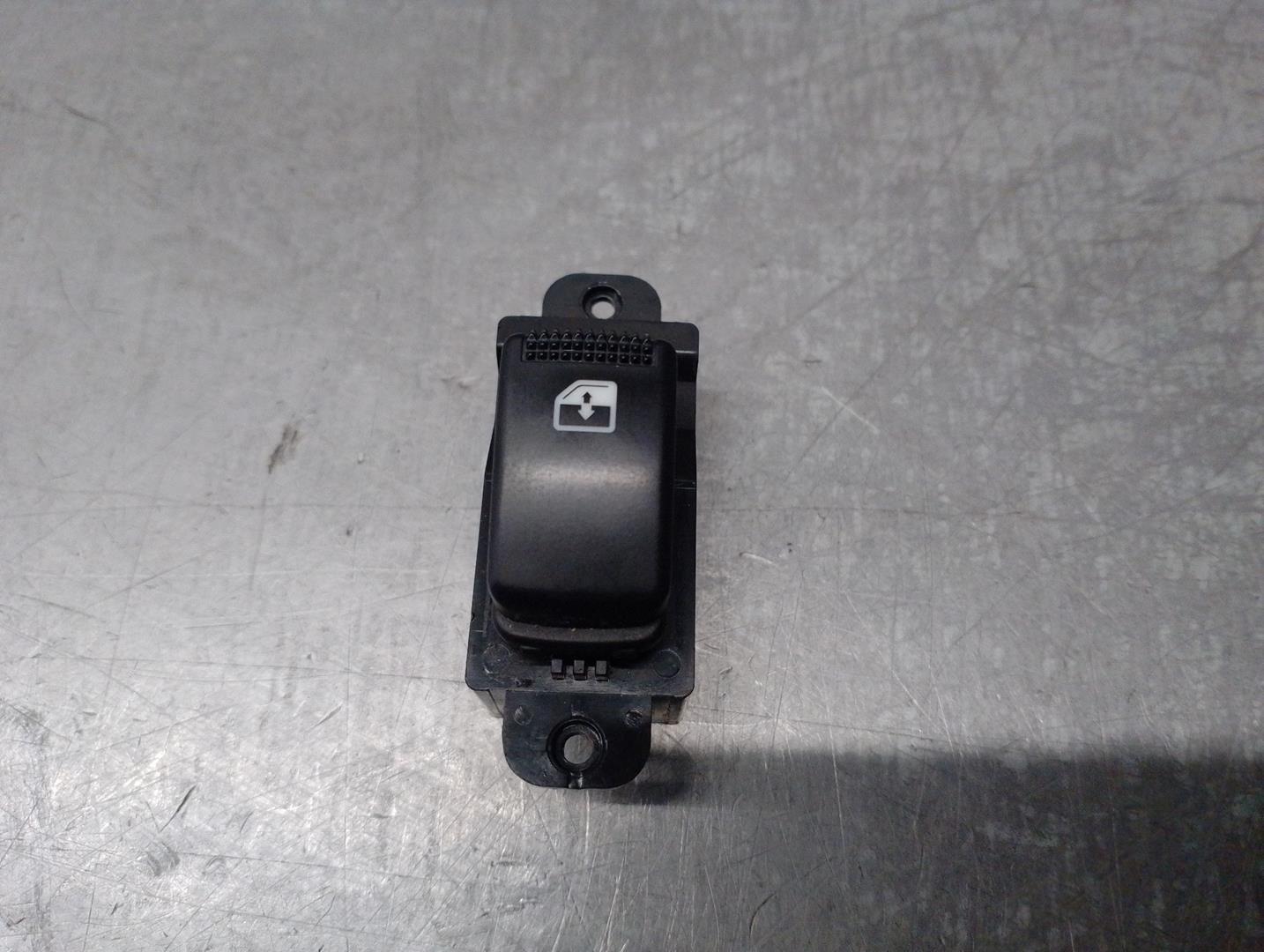 HYUNDAI i10 1 generation (2007-2013) Front Right Door Window Switch 202005491 22780600