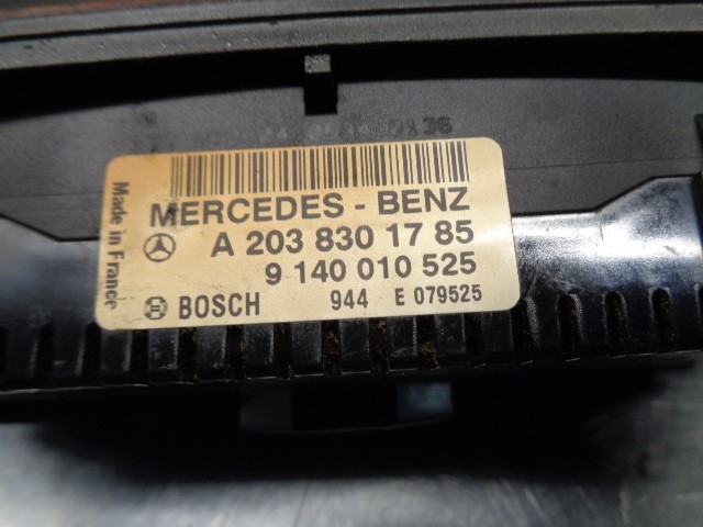 MERCEDES-BENZ C-Class W203/S203/CL203 (2000-2008) Klimato kontrolės (klimos) valdymas A2038301785, 9140010525 19845593