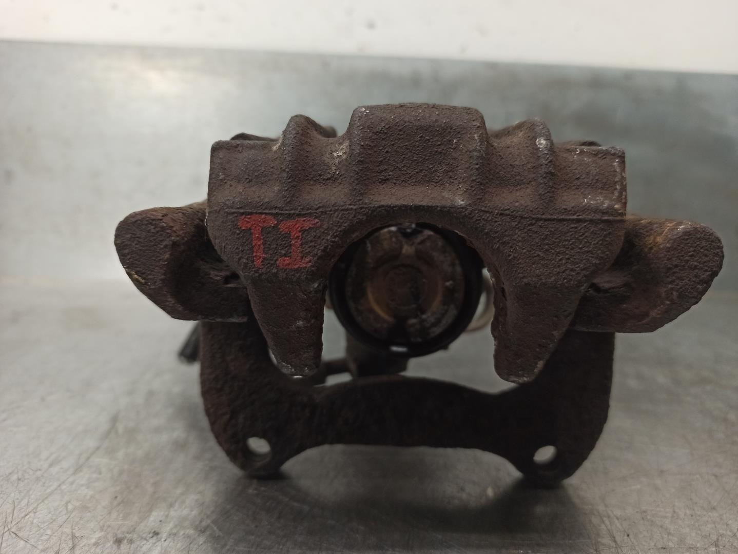 VOLKSWAGEN Passat B5 (1996-2005) Bremsecaliper venstre bak 8E0615423, LUCAS 23118393