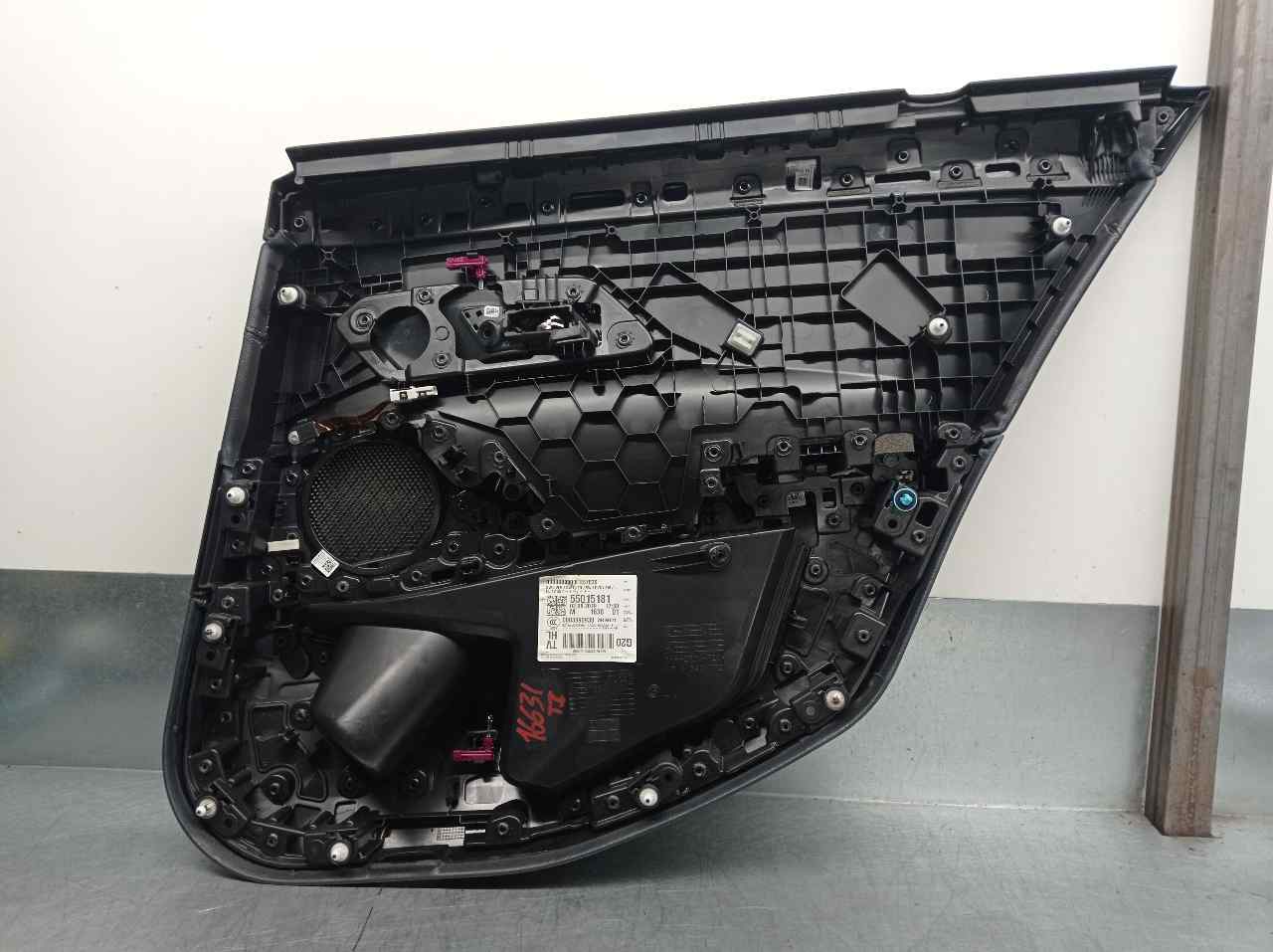 BMW 3 Series F30/F31 (2011-2020) Galinių kairių durų moldingas 55015181 24135678